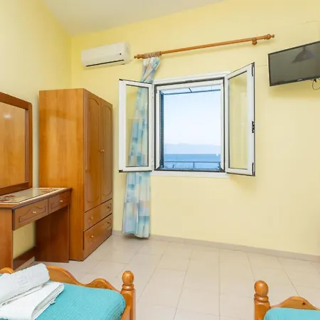 Dolphin Studio Apartment Tranakatika